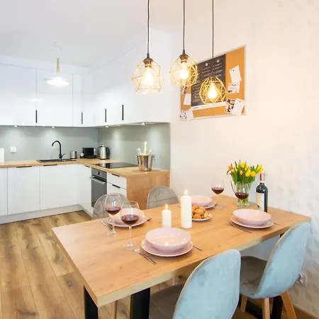 Maya's Flats & 48 - Szafarnia