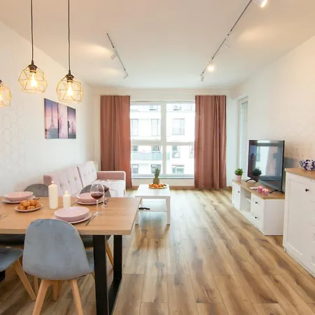 Maya's Flats & 48 - Szafarnia Apartmán *