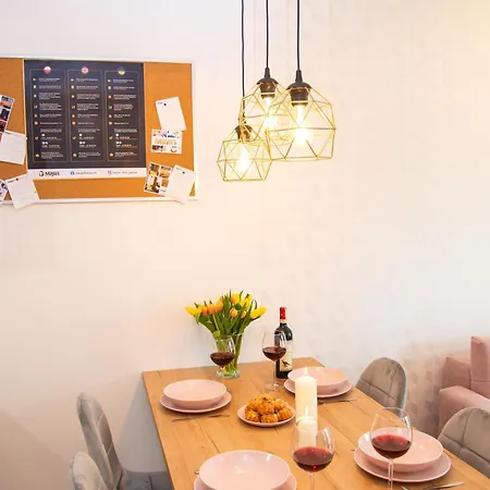 Maya's Flats & 48 - Szafarnia Appartamento