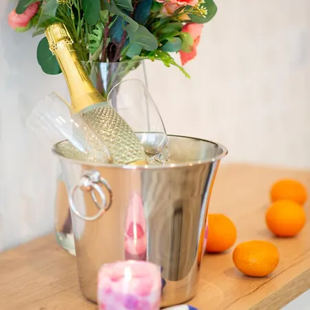 Maya's Flats & 48 - Szafarnia Апартаменты