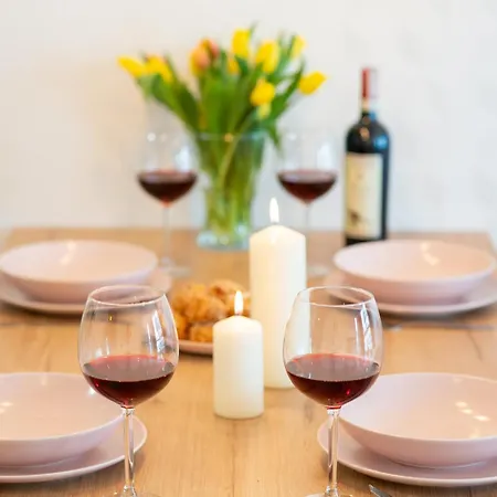 Maya's Flats & 48 - Szafarnia