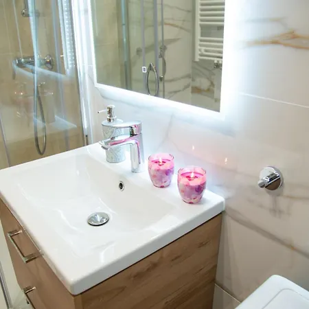 アパート Maya's Flats & 48 - Szafarnia