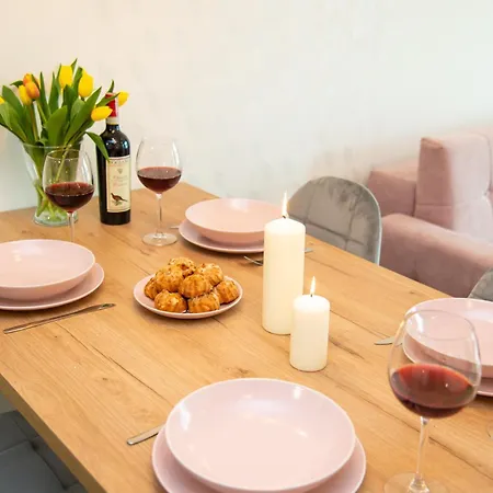 Maya's Flats & 48 - Szafarnia Апартаменты *