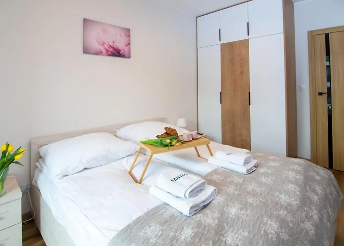 Maya's Flats & 48 - Szafarnia Apartman