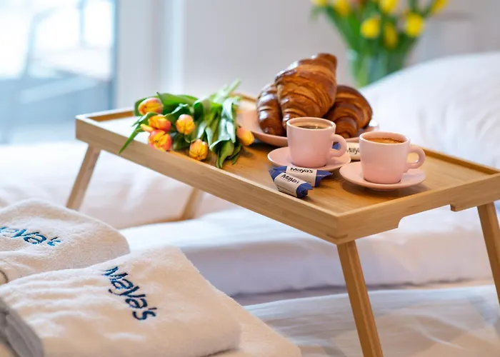 Maya's Flats & 48 - Szafarnia *