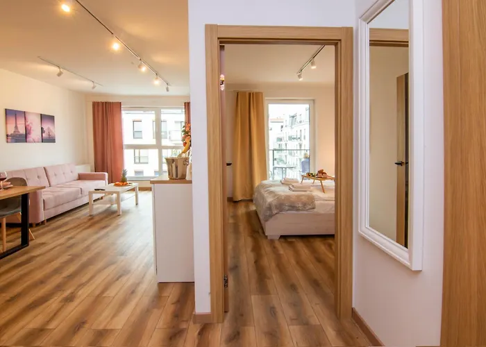 Maya's Flats & 48 - Szafarnia *