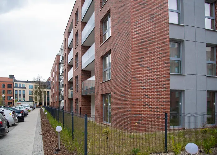 Maya's Flats & 48 - Szafarnia *