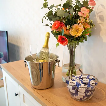 Maya's Flats & 48 - Szafarnia Appartement
